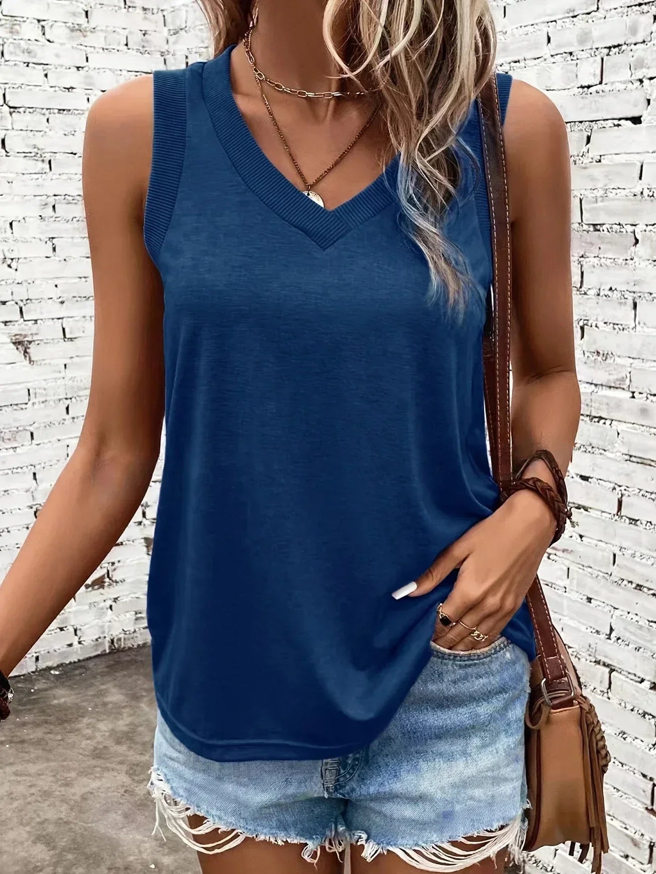 Jezzy - Breathable V-Neck And Sleeveless Top