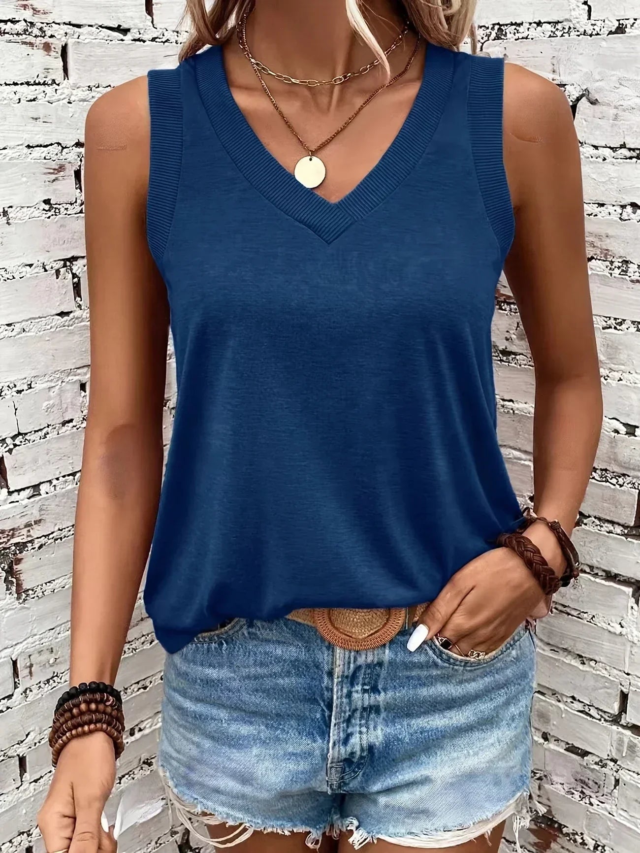 Jezzy - Breathable V-Neck And Sleeveless Top